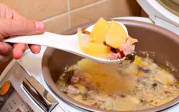 Cómo hacer una olla lenta de patatas y jamón gratinado 5 pasos