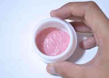 Hvordan man laver en creme blush med en flydende lip tint 5 trin