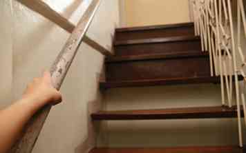 Cómo prevenir los accidentes de escaleras 10 pasos (con fotos)